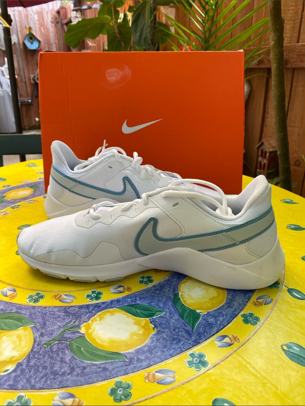 Nike legend essential 2 white and blue aura phantom Trainer Sneakers size 11 - Picture 3 of 8